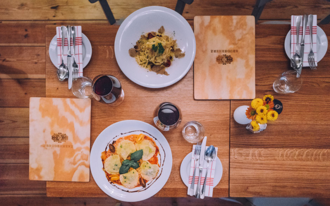 Lavoro a Berlino, il ristorante Bruderherz cerca personale di sala e un cuoco a tempo pieno